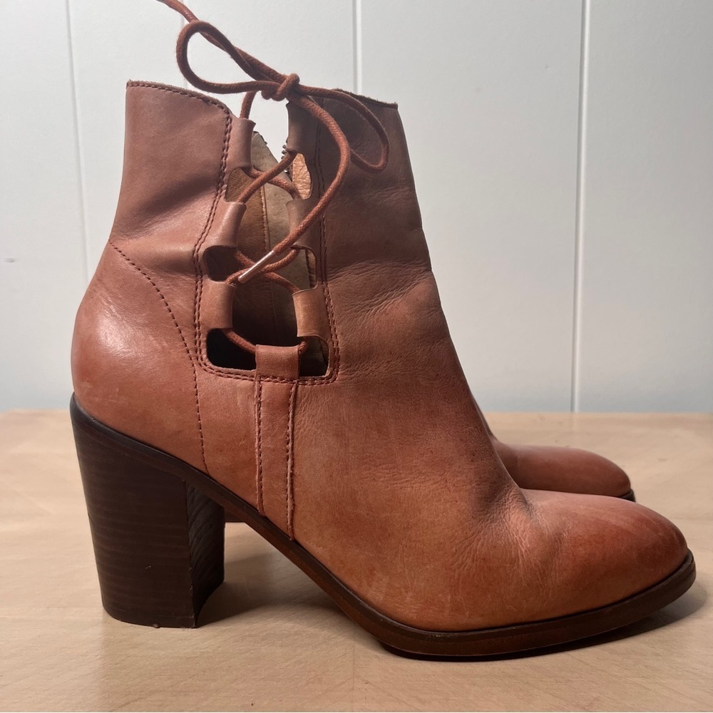 Latigo Anthropologie Brown leather side lace heeled ankle boots western size 8.5